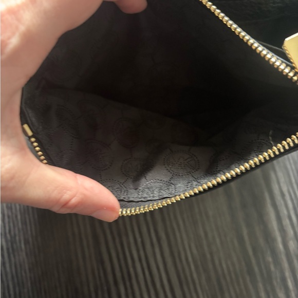 Michael Kors Black Leather Crossbody Bag with Gold Logo - Picture 4 of 6
